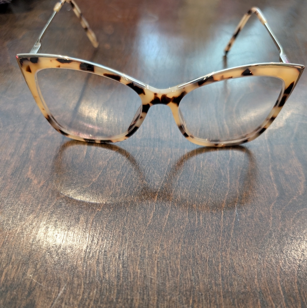 Stylish Tortoiseshell Women's Glasses